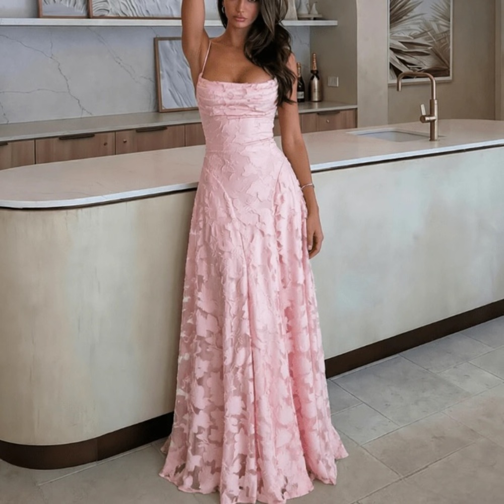 Elegant Spaghetti-Strap Pink Lace Evening Dress